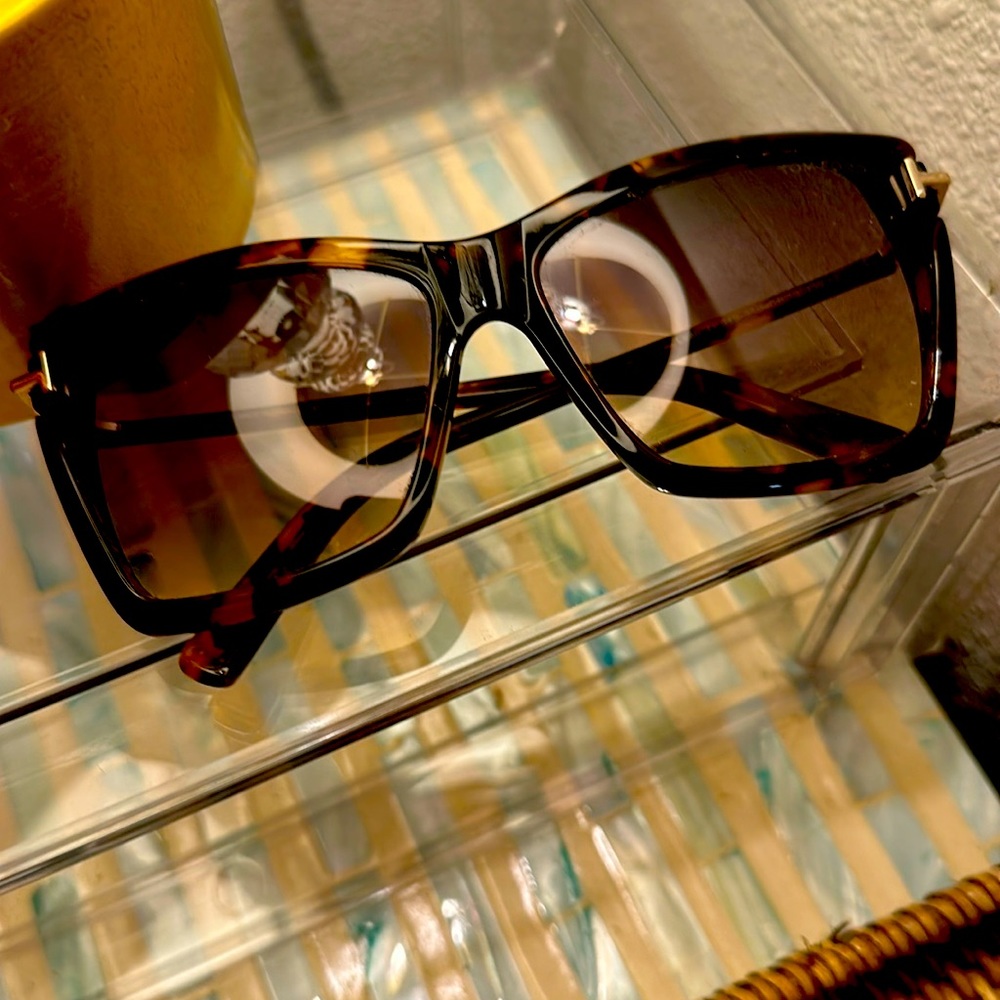 Tom ford tortoise shell sunglasses